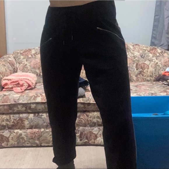 Woman’s sweats - Picture 2 of 5